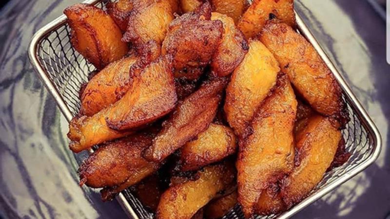 קלווילה, בננות מטוגנות מתובלות, בסגנון אפריקאי