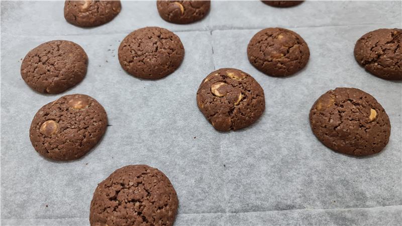 עוגיות שוקולד צ'יפס רובי ללא קטיפה אדומה