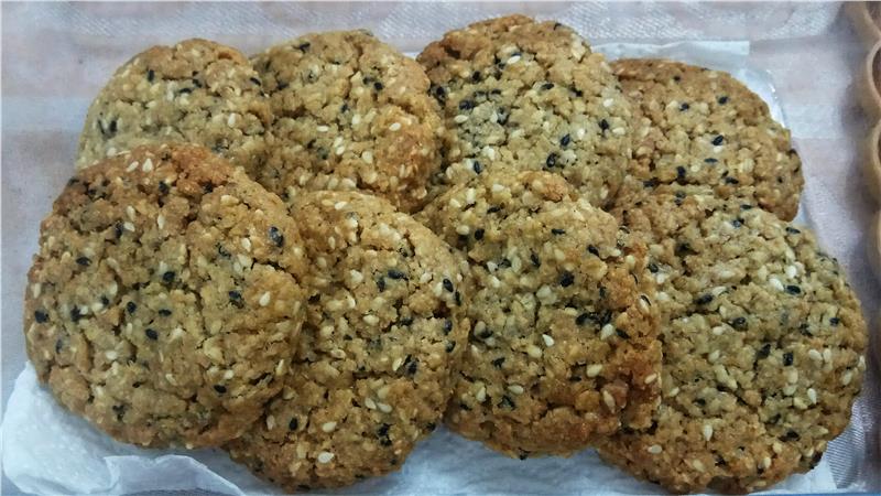 עוגיות שיבולת שועל עם שומשום ודבש