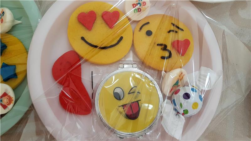 עוגיות סוכר אימוג'י לחג הפורים הכי מגניבות וטעימות