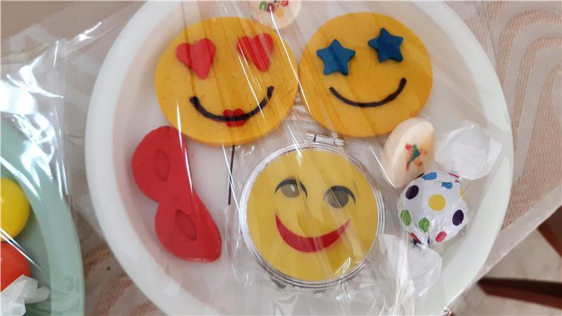 עוגיות סוכר אימוג'י לחג הפורים הכי מגניבות וטעימות