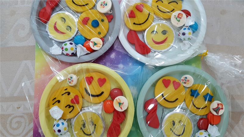 עוגיות סוכר אימוג'י לחג הפורים הכי מגניבות וטעימות