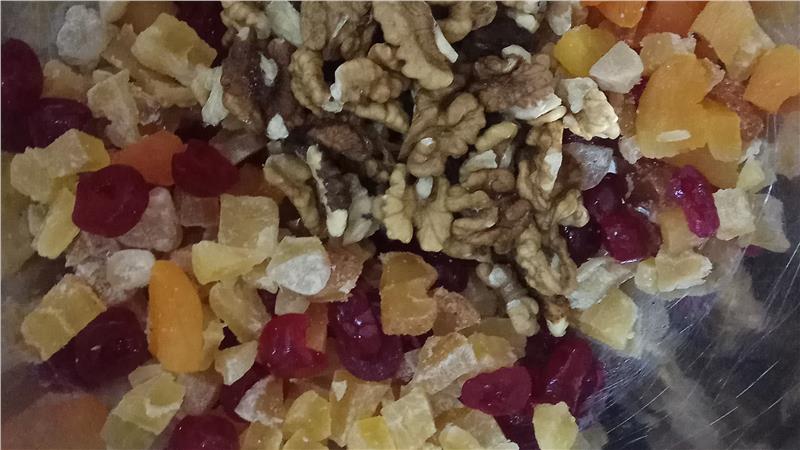 עוגת פירות יבשים בחושה ומושלמת