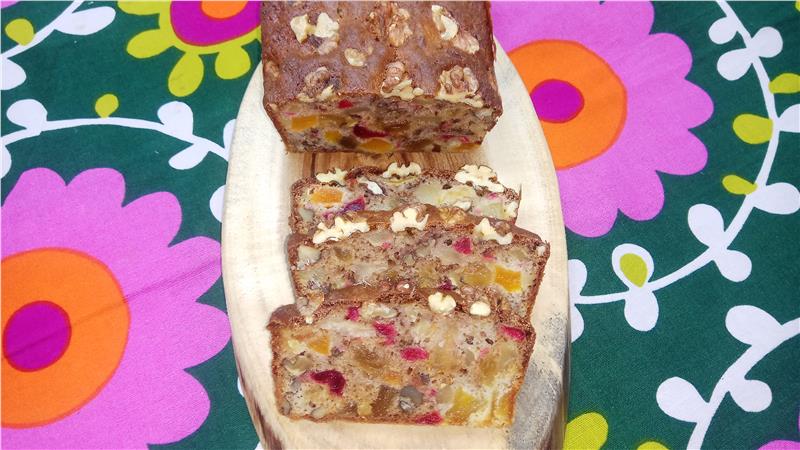 עוגת פירות יבשים בחושה ומושלמת