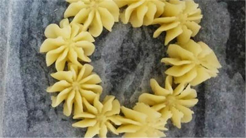 עוגיות פרחים עם שוקולד צבעוני