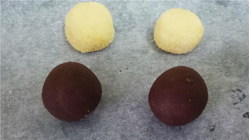 עוגיות ממכרות בשני צבעים,