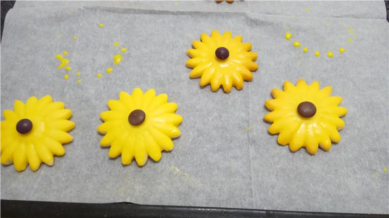 עוגיות פרח סוזן שחורת העין