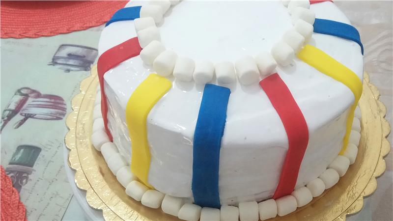 עוגה מקושטת בכוכבים