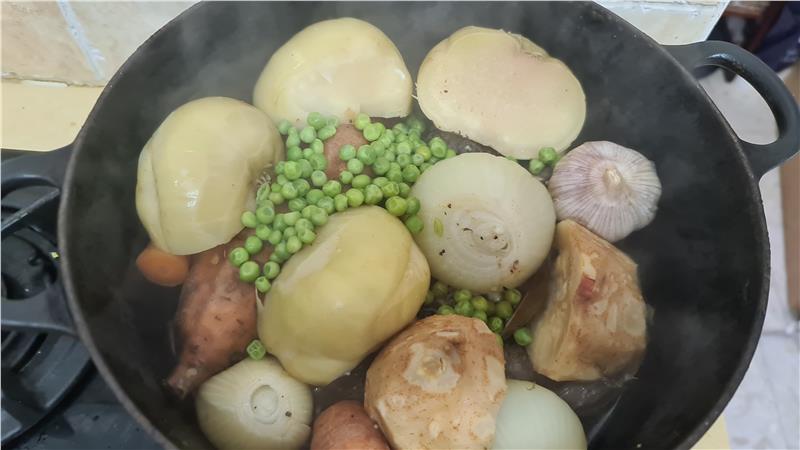 תבשיל שריר וירקות, תבשיל קדרה בשרי