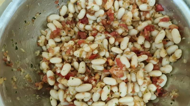 שעועית לבנה עם בצל