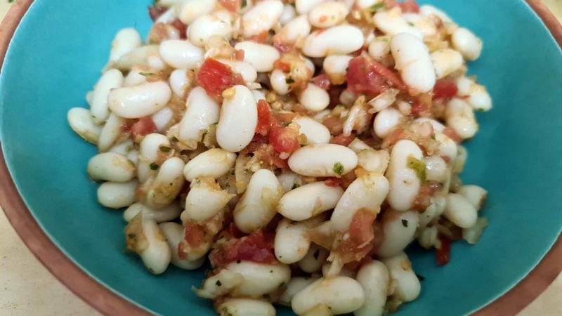 שעועית לבנה עם בצל