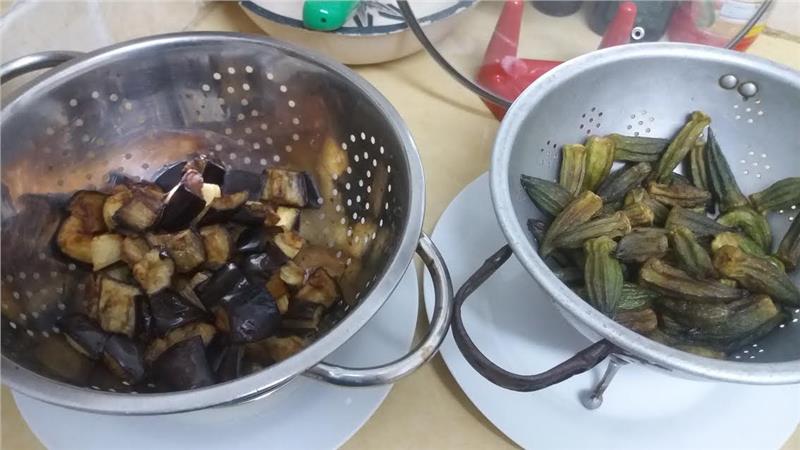 תבשיל קציצות עם במיה חצילים וכרישה