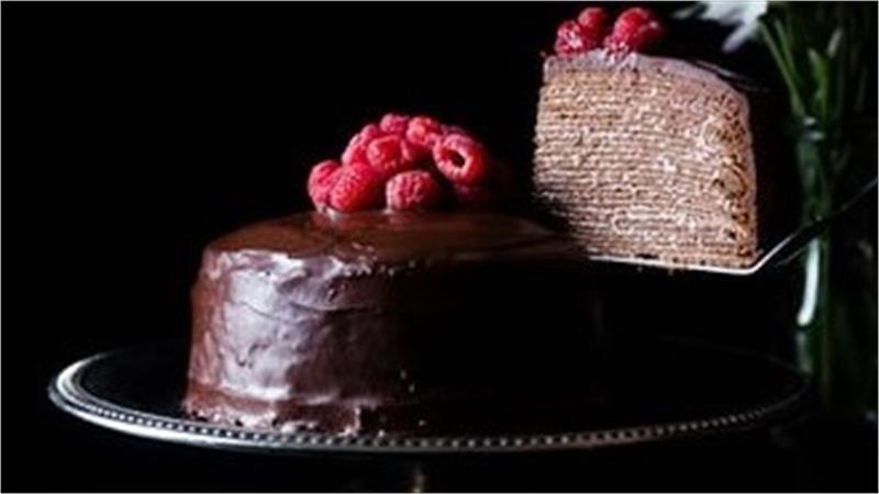 עוגת שכבות קרפ שוקולד וקרם גבינה