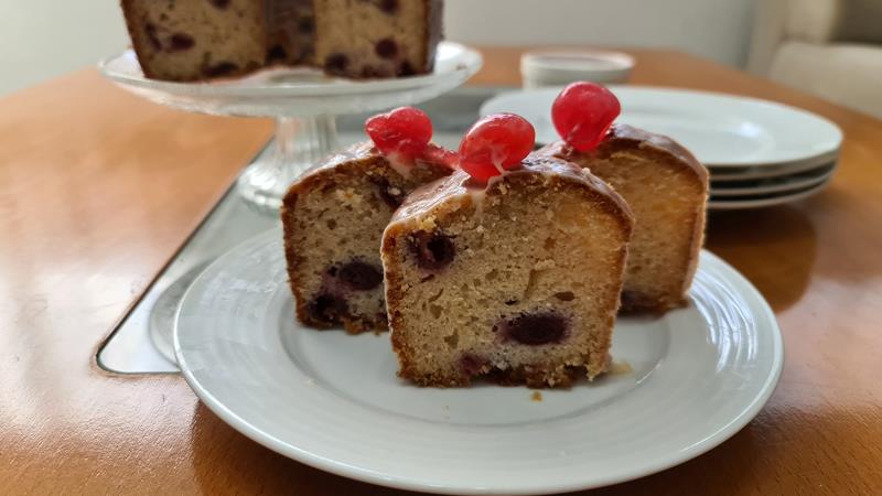 עוגת דובדבנים וניל מהירת הכנה, עוגת וניל עם דובדבנים