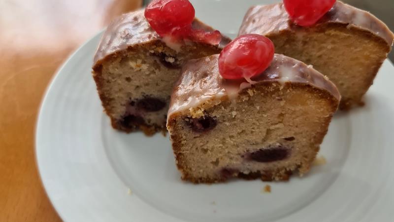 עוגת דובדבנים וניל מהירת הכנה, עוגת וניל עם דובדבנים