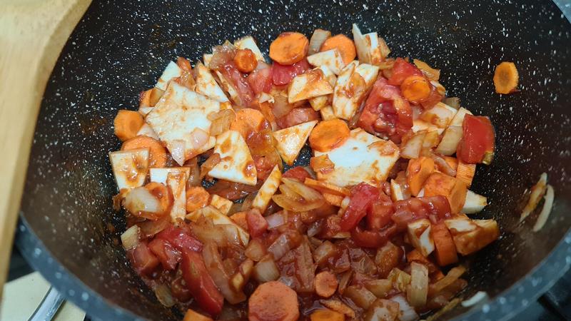 מרק כרוב לבן וגזר בריא וטעים