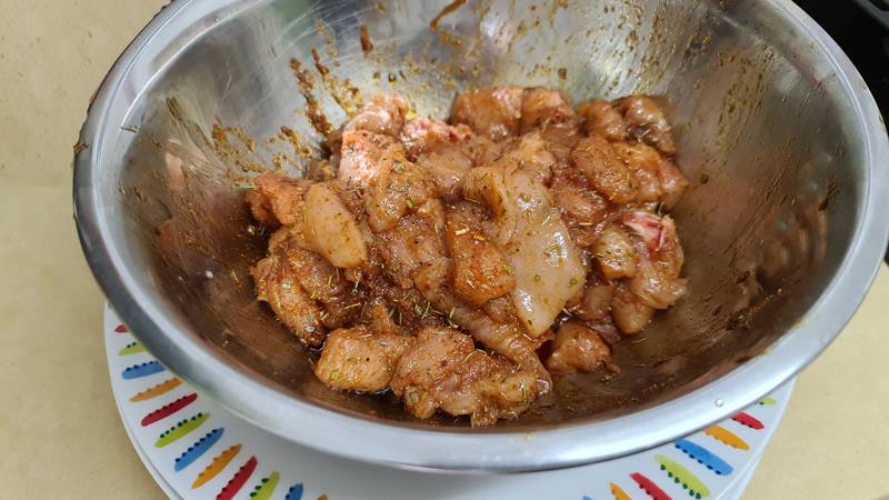 חזה עוף חריף עם בטטה מתוקה וברוקולי - ארוחת win-win