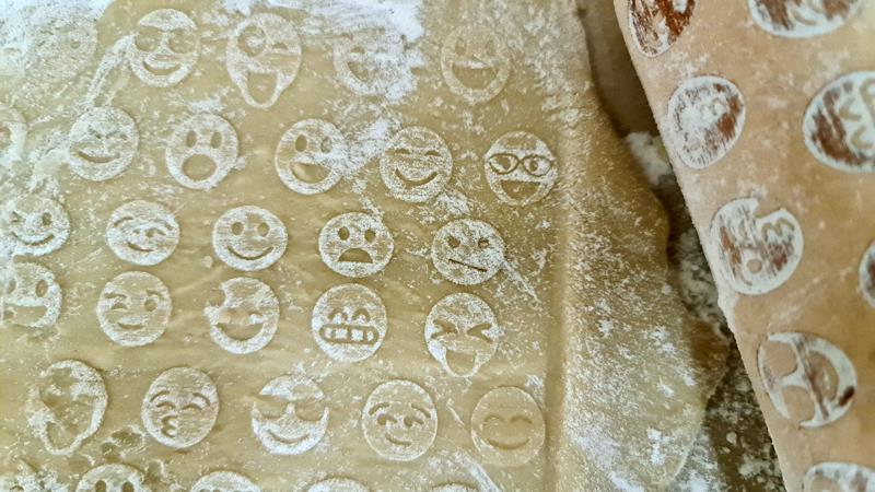 עוגיות סוכר עם הטבעה במערוך תבליט, עוגיות סוכר עם הטבעה במערוך צורות