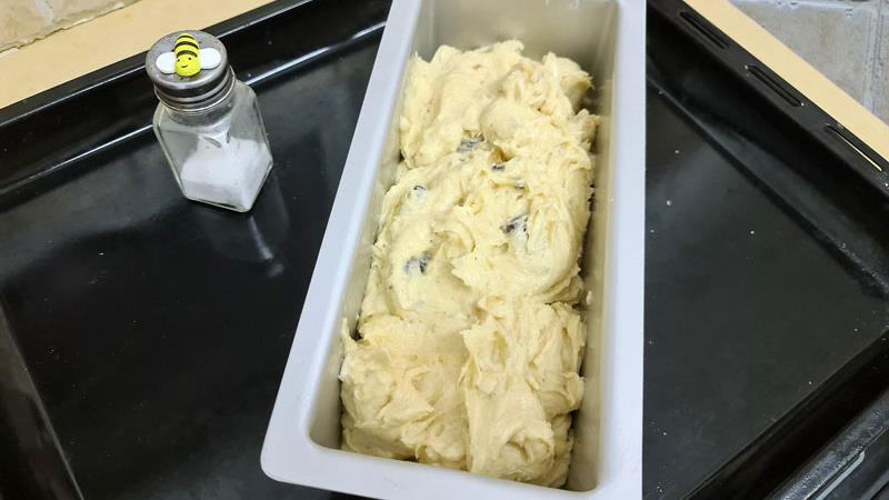 עוגת בננות עם חמאה מלוחה, עוגת עקיצת החמאה המלוחה, עוגה עם חמאה מלוחה