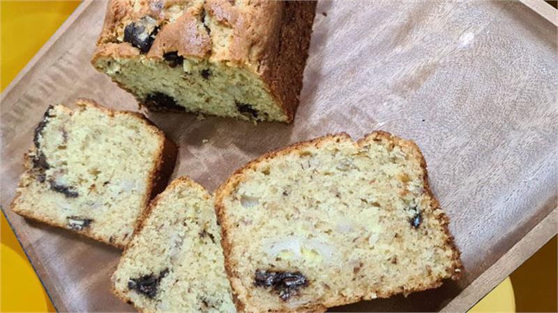 עוגת בננות עם חמאה מלוחה, עוגת עקיצת החמאה המלוחה, עוגה עם חמאה מלוחה