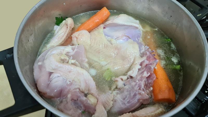 מרק עוף אמיתי צח ליום גשום