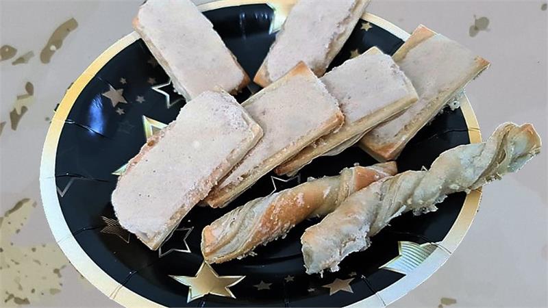 עוגיות בצק עלים לבנות קרנצ'יות וקלות להכנה