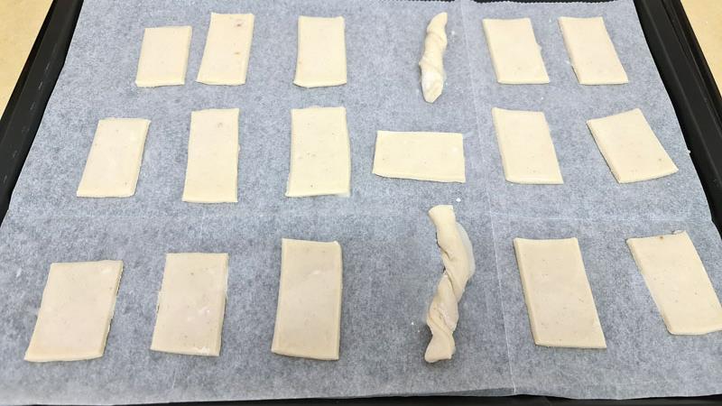 עוגיות בצק עלים לבנות קרנצ'יות וקלות להכנה