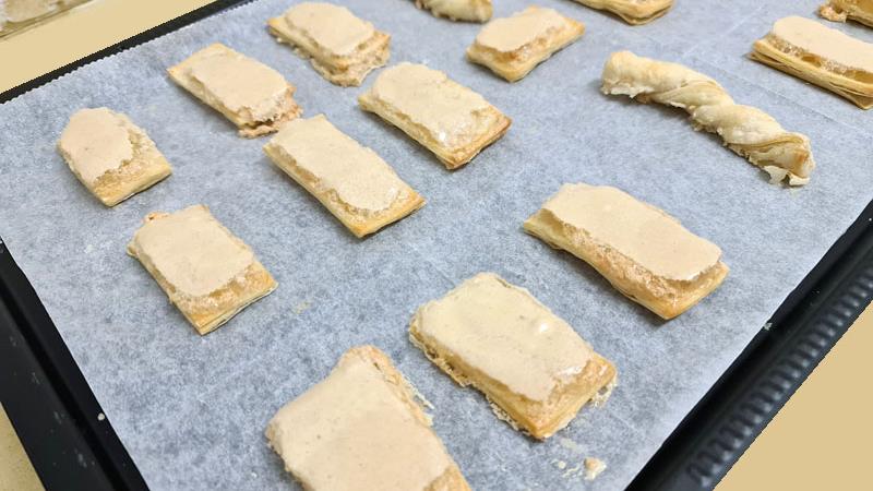 עוגיות בצק עלים לבנות קרנצ'יות וקלות להכנה