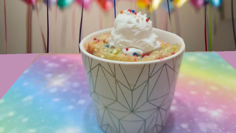 עוגת מאג ליום הולדת, עוגת יום הולדת בספל, עוגת קונפטי במאג בפחות מ-5 דקות