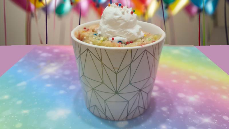 עוגת מאג ליום הולדת, עוגת יום הולדת בספל, עוגת קונפטי במאג בפחות מ-5 דקות