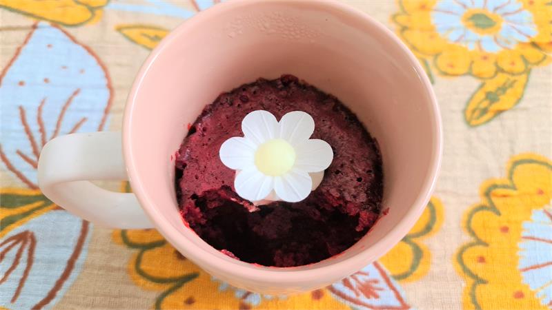 עוגת מאג קטיפה אדומה בפחות מ-5 דקות, עוגת קטיפה אדומה במאג נהדרת