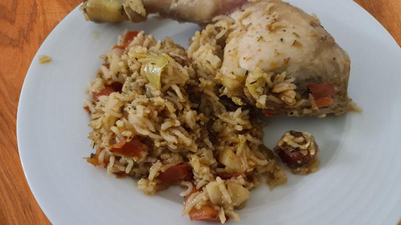 ג'מבליה אדומה הארוחה הכי טעימה עם עוף אורז וירקות לשניים