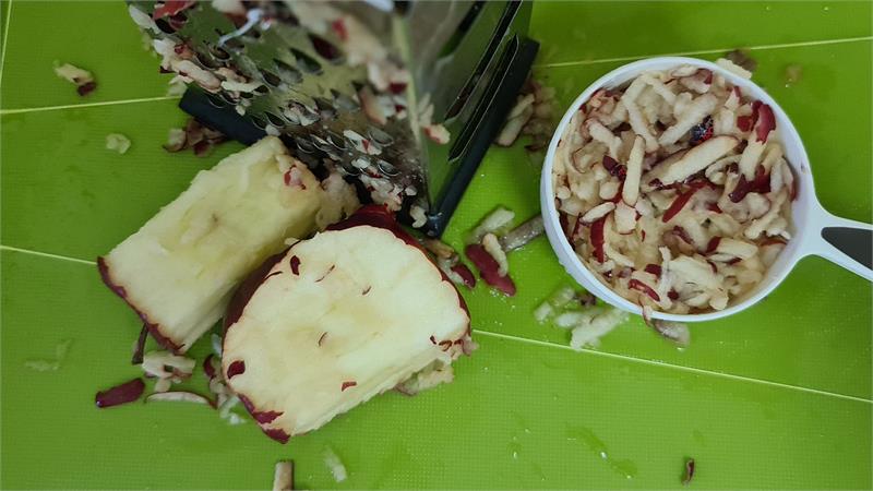 עוגת תפוחים ואגוזים לשניים