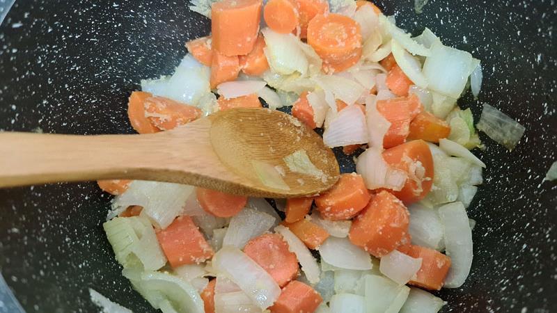 מרק גזר לשניים