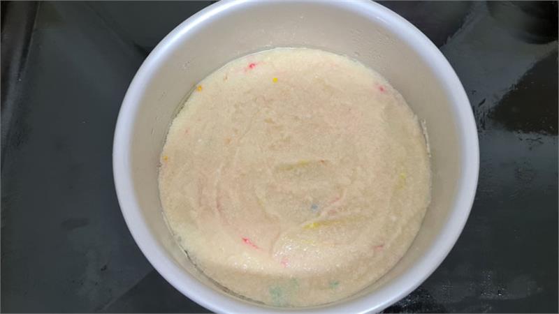 עוגת קונפטי לשניים