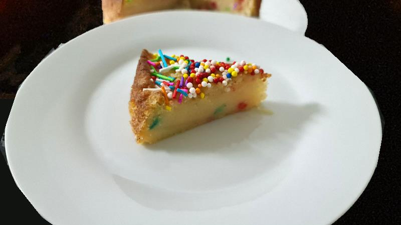 עוגת קונפטי לשניים