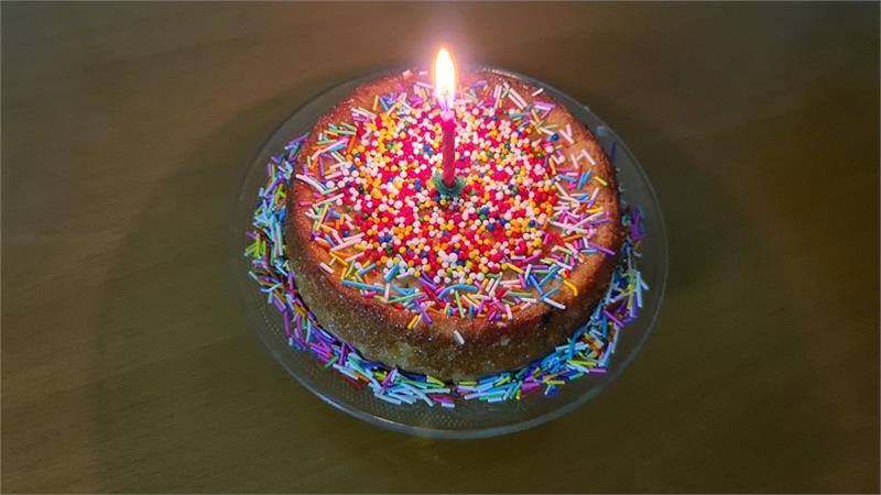 עוגת קונפטי לשניים