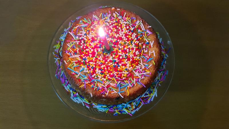 עוגת קונפטי לשניים