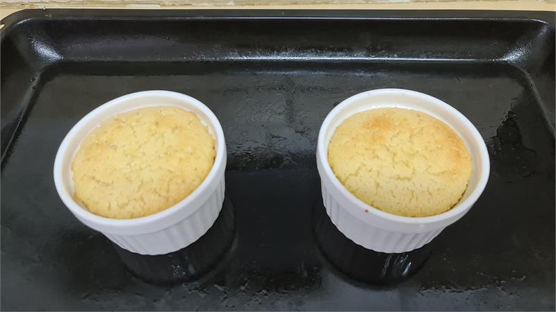 עוגת פודינג לימון לשניים