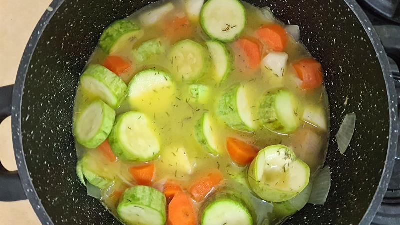 מרק קישואים וגזר לשניים