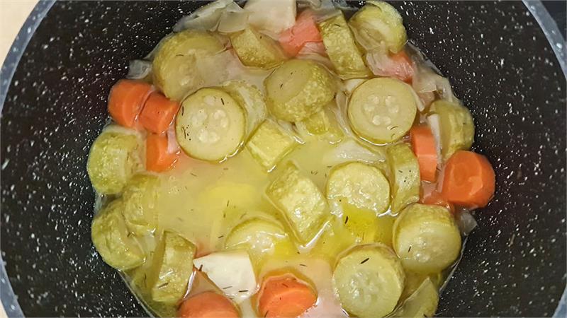 מרק קישואים וגזר לשניים