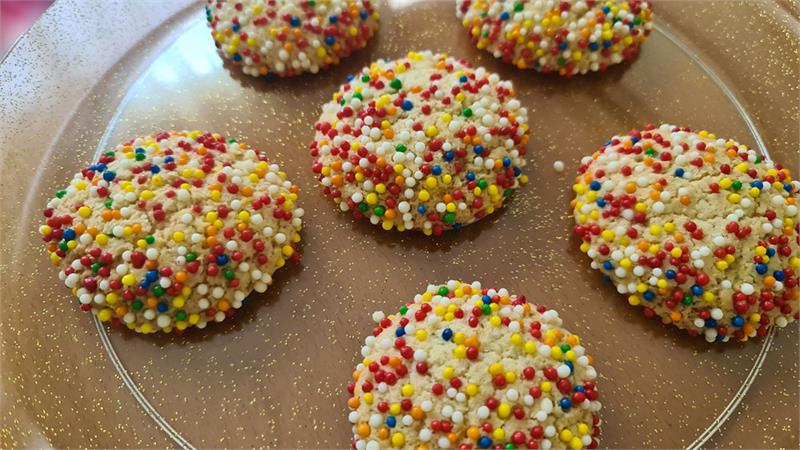 עוגיות סוכר עם סוכריות צבעוניות, עוגיות עם סוכריות צבעוניות