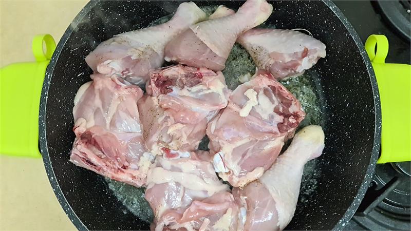 כרעיים עם אורז פרא ירקות שורש ואגוזי מלך נפלאים