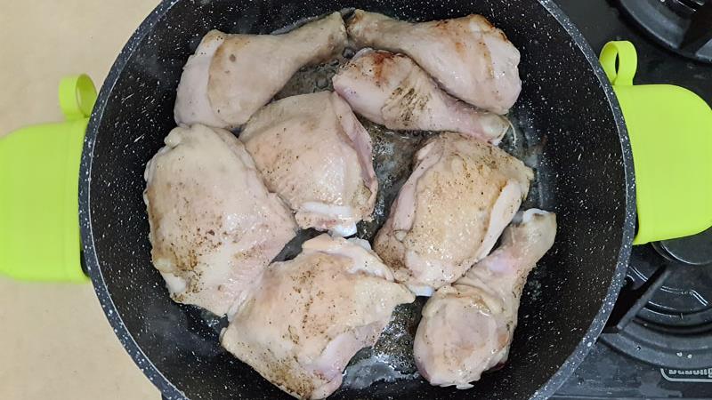 כרעיים עם אורז פרא ירקות שורש ואגוזי מלך נפלאים