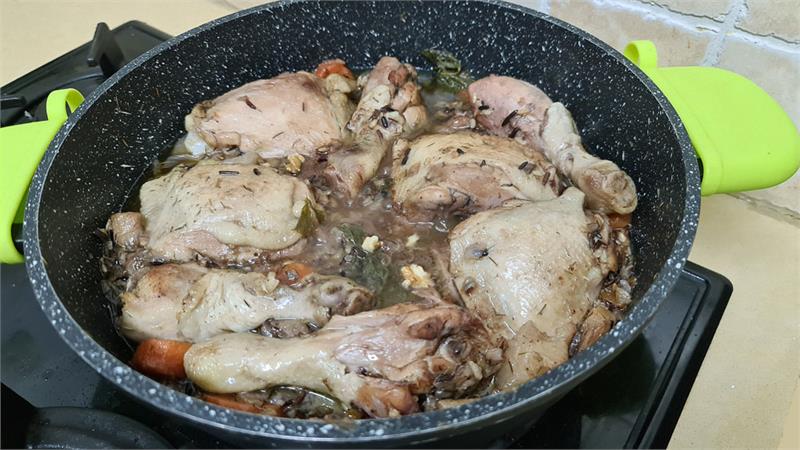 כרעיים עם אורז פרא ירקות שורש ואגוזי מלך נפלאים