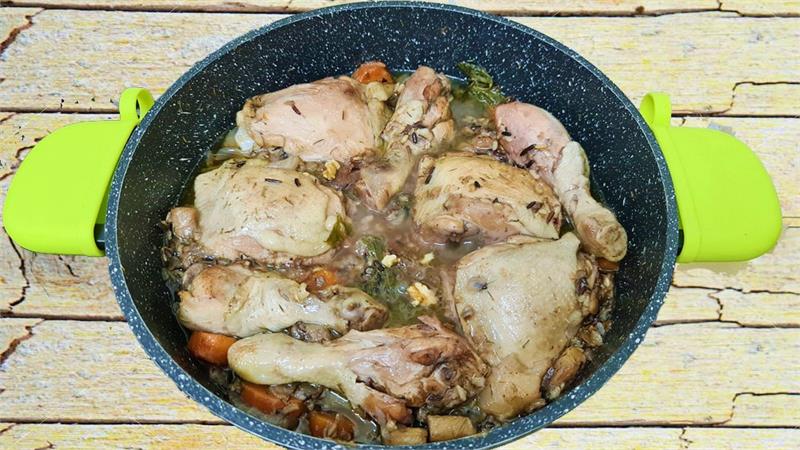 כרעיים עם אורז פרא ירקות שורש ואגוזי מלך נפלאים