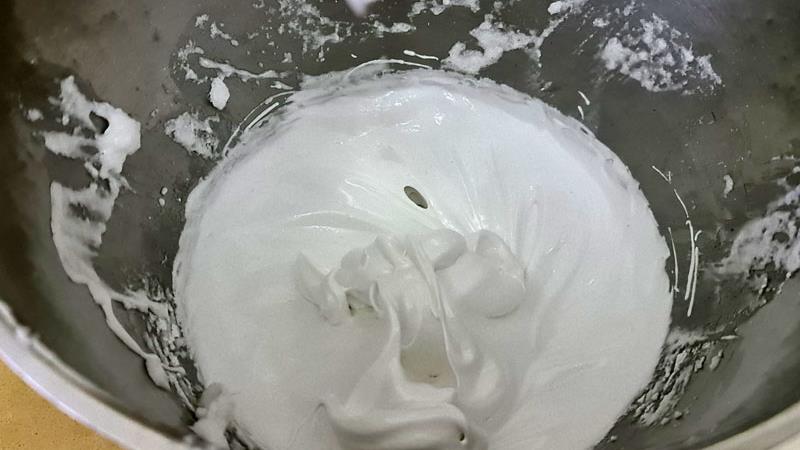 מרנג מושלם רק  מ-2 חלבונים המוכן תוך 5 דקות