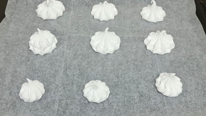 מרנג מושלם רק  מ-2 חלבונים המוכן תוך 5 דקות