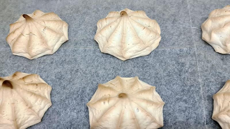 מרנג מושלם רק  מ-2 חלבונים המוכן תוך 5 דקות