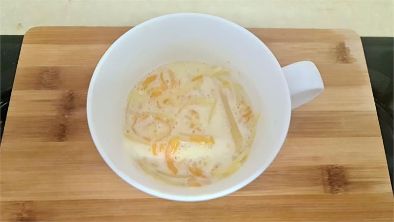 פסטה וגבינות במאג ארוחה טעימה המוכנה במהירות ובקלי קלות